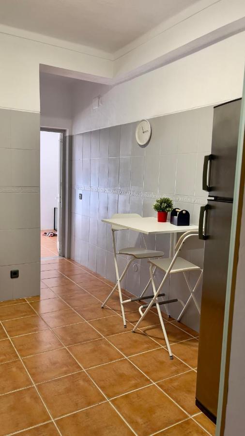 Apartamento T2 Com Terraco Grande Apartment Quarteira Bagian luar foto